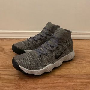Nike Hyperdunk 2017 Flyknit Grey Basketball Shoes
Men's 9